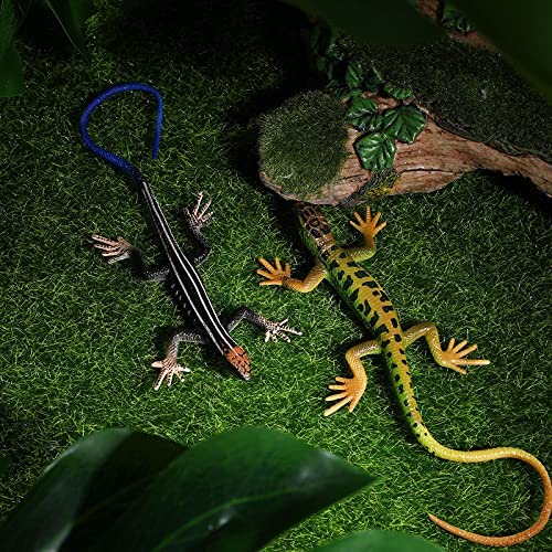 NUOBESTY Realistic Fake Lizards Artificial Reptile Lizard Models Plastic Lizards Action Figures for Halloween and April Fool's Day Pranks, 2 Pieces